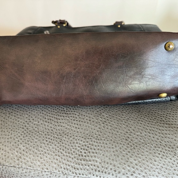 Tignanello Pebbled Italian Leather Purse - Picture 8 of 9